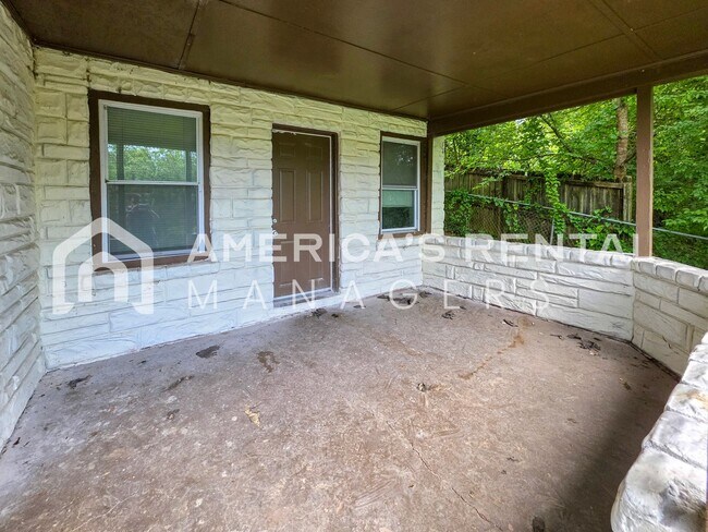 Building Photo - 609 Quebec Dr