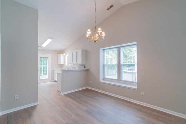 Building Photo - Lovely home in Monroe!