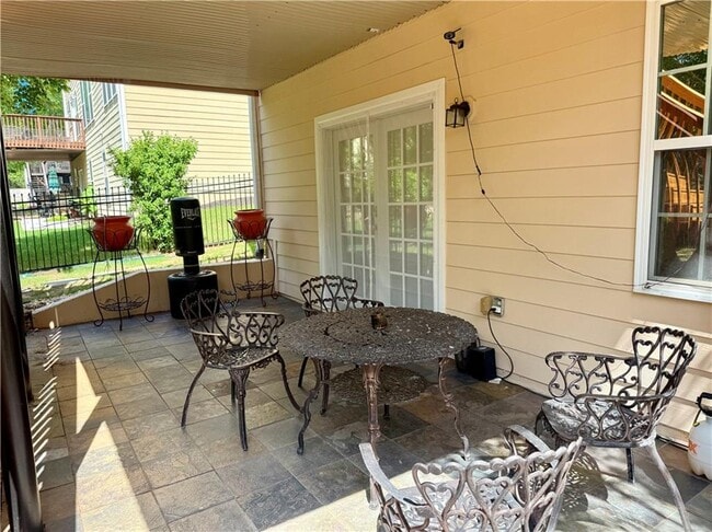 Building Photo - 585 Marylebone Dr