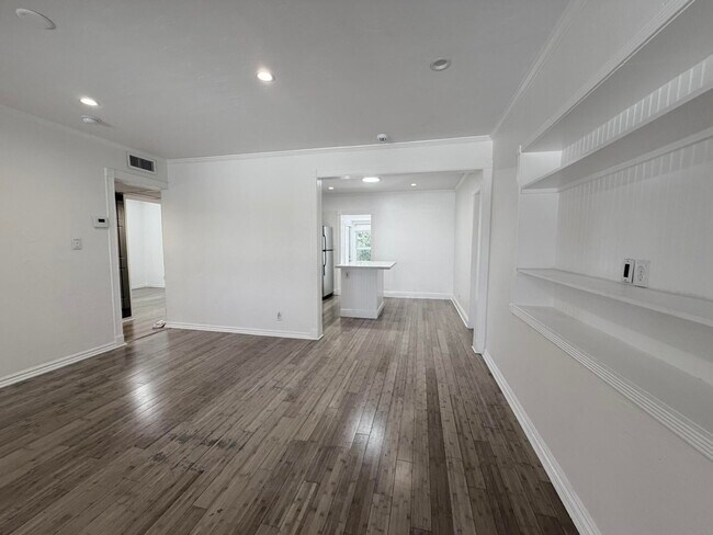 Building Photo - 1413 SW 23rd Ave