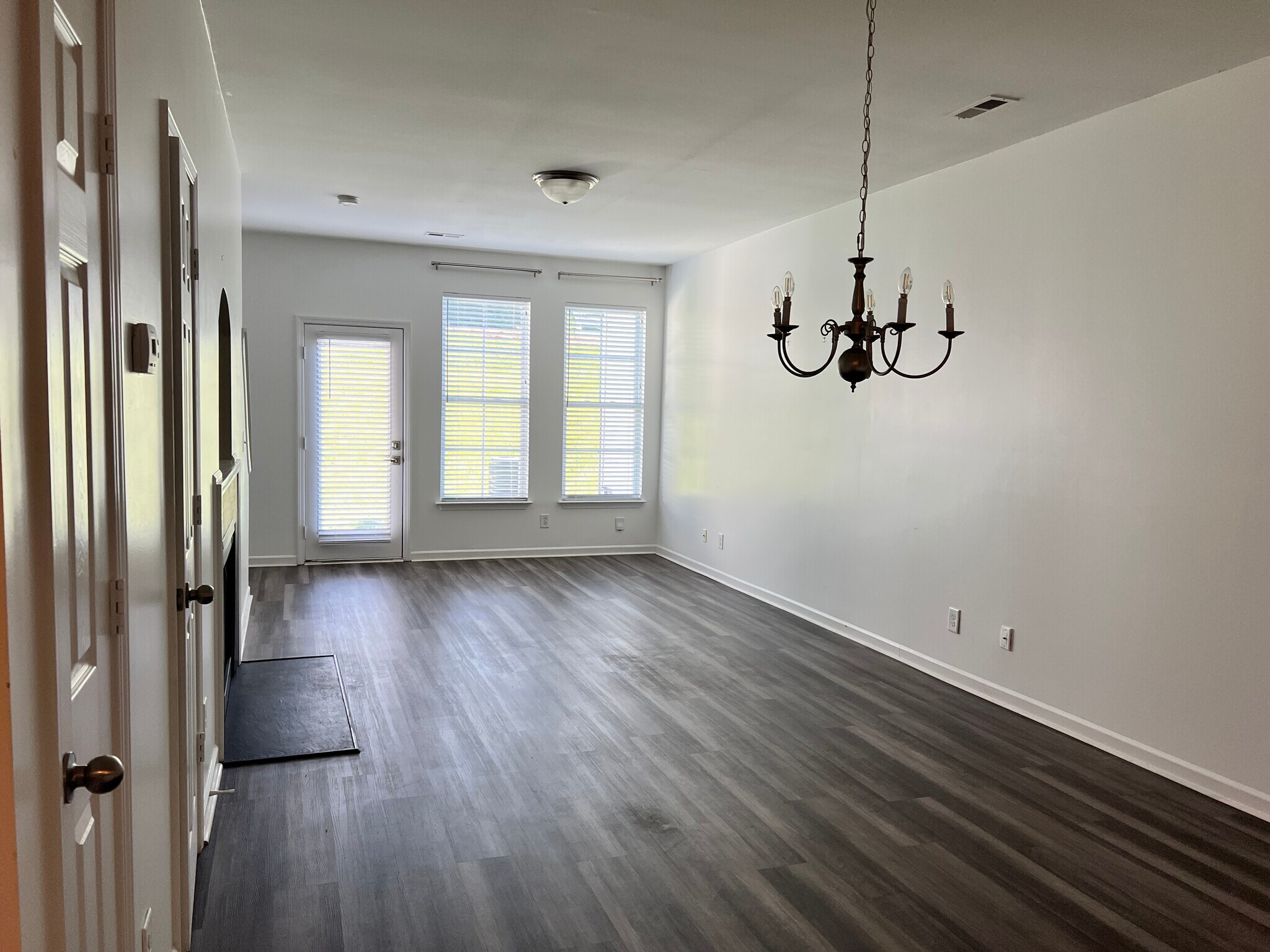 Building Photo - 5580 Farm House Trl