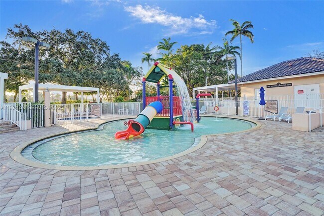 Building Photo - 712 Tulip Cir