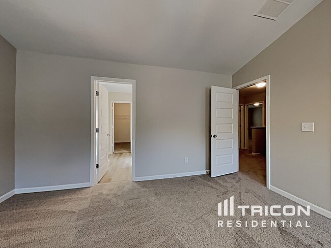 Building Photo - 3650 Lebella Ln