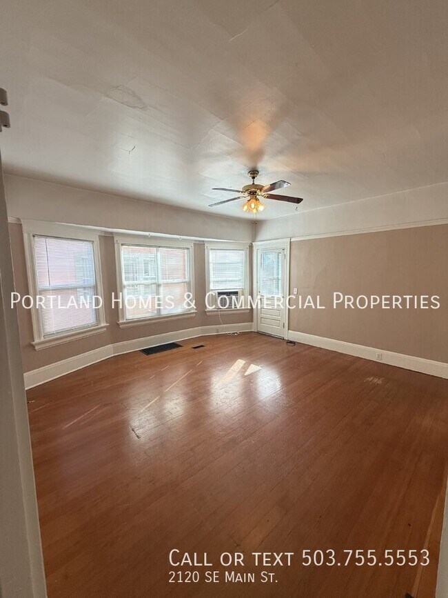 Building Photo - 2120 SE Main St