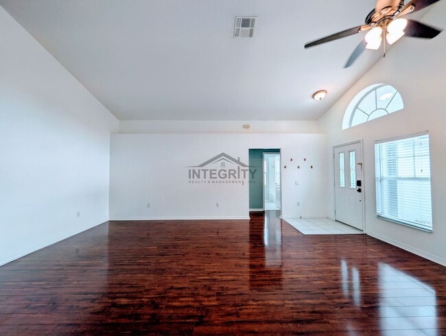 Building Photo - 30549 Tremont Dr