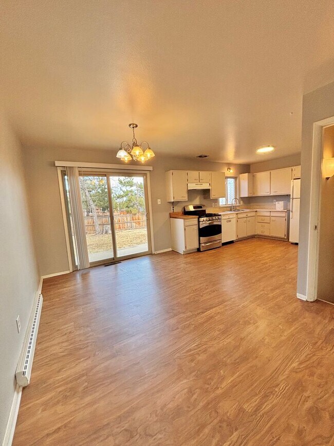 Building Photo - Expansive 5-Bedroom Home with Modern Comfort & Flexible Living Space! Available Now!!