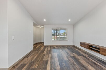 Building Photo - Spacious and Updated Pet Friendly Home