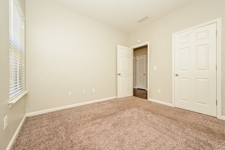 Building Photo - 1285 Winwood Dr