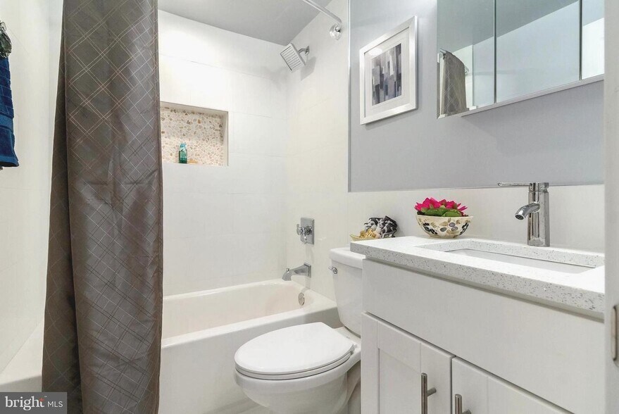 Bathroom 1 - 225 Bryant St NE