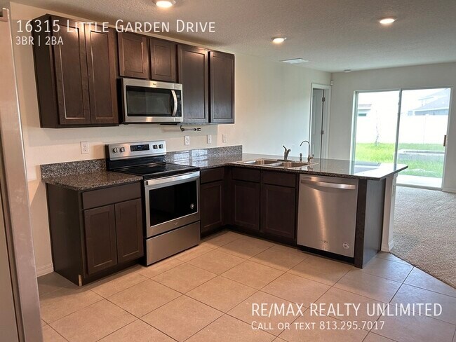 Building Photo - 16315 Little Garden Dr