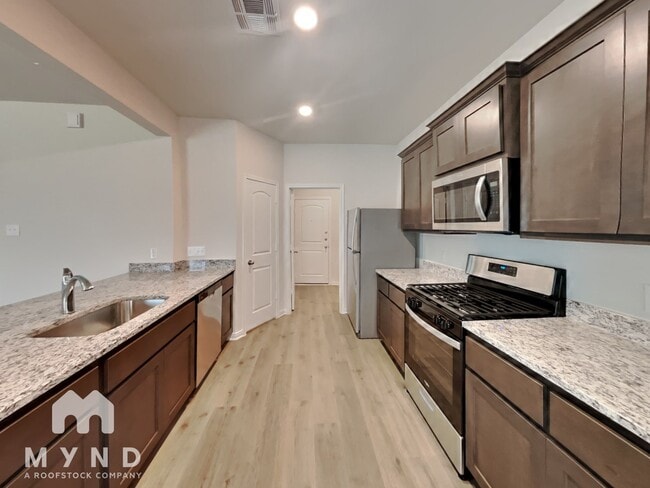 Building Photo - 1106 Clark Dr