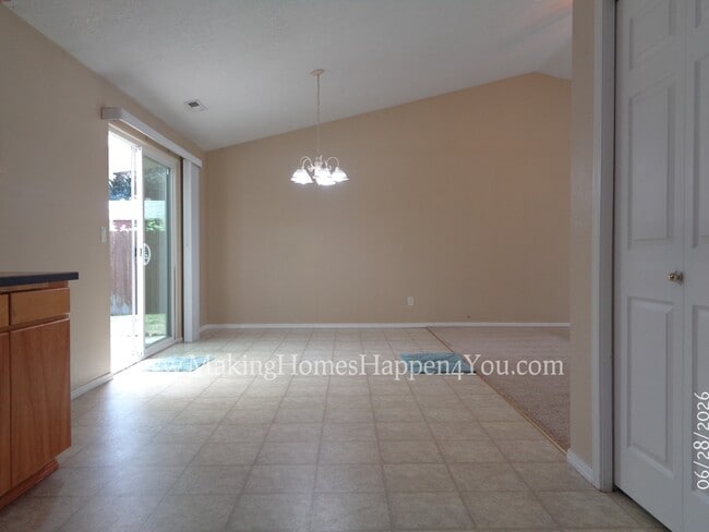 Building Photo - 260 SW Oregon Trail Dr