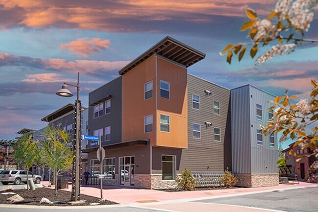 Building Photo - Newly Built Park City Home Just Before Win...