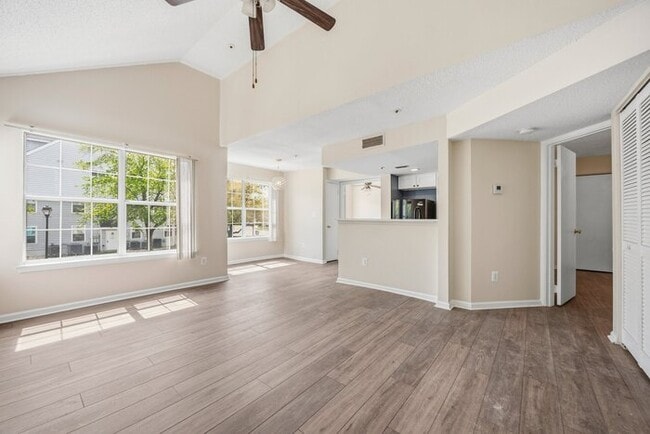 Building Photo - 14053 Vista Dr