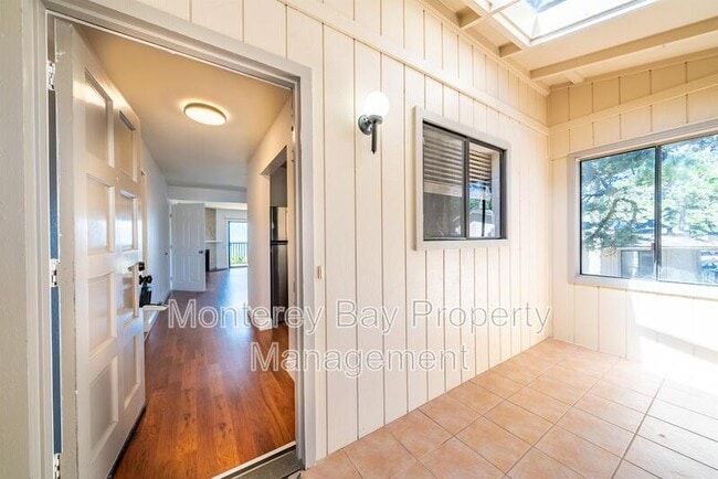 Building Photo - 250 Forest Ridge Rd