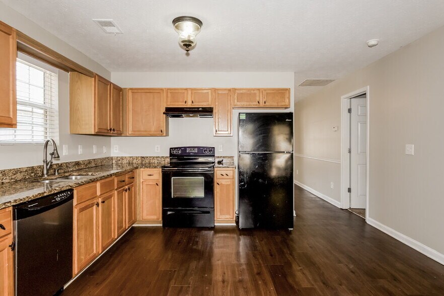 Building Photo - 717 Douglass Cir