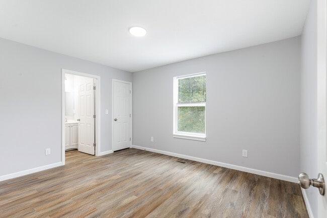 Building Photo - 6900 Seaver Dr NW