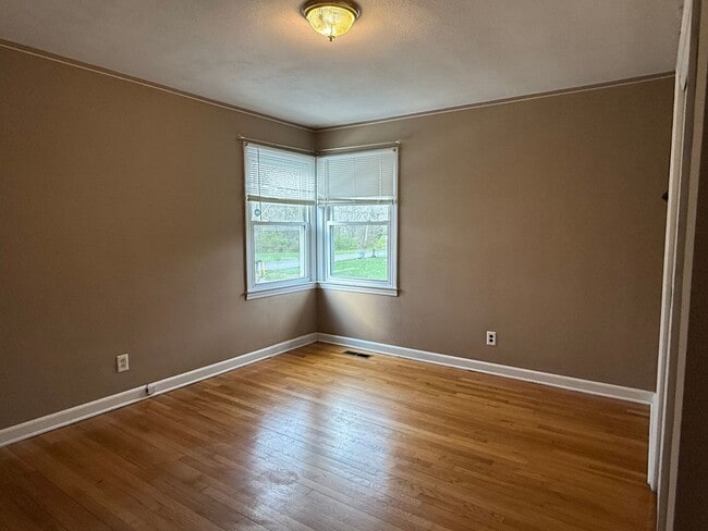 Building Photo - 3bed / 2 bath house near Race Track!