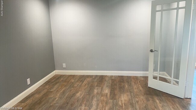 Building Photo - 104 Varsity Cir