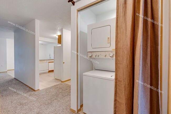 Building Photo - Spacious Pet-Friendly Ground Level Unit w/...