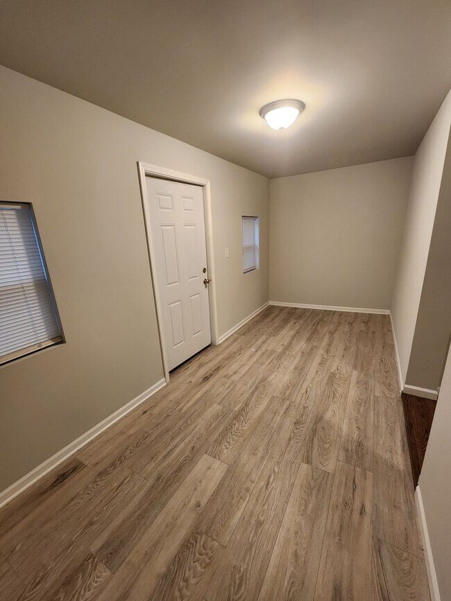 Building Photo - Large 2 Bedroom Home Section 8 accepted!