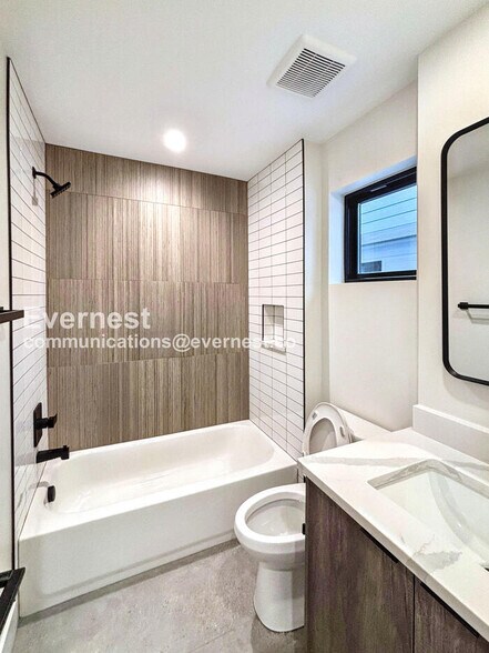 Building Photo - 2162 S Ash St