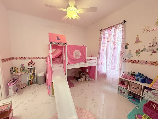 Building Photo - 5 Bedroom and 6 Bathroom, Lake view House