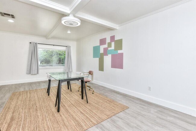 Building Photo - 1407 E 19th St