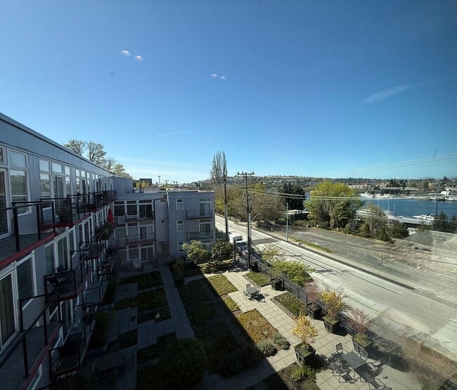 Building Photo - Ruby Condominiums - Eastlake