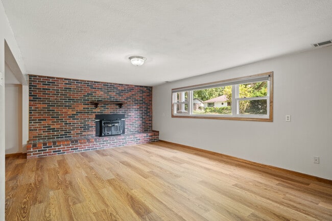 Building Photo - 1305 Jake Ln