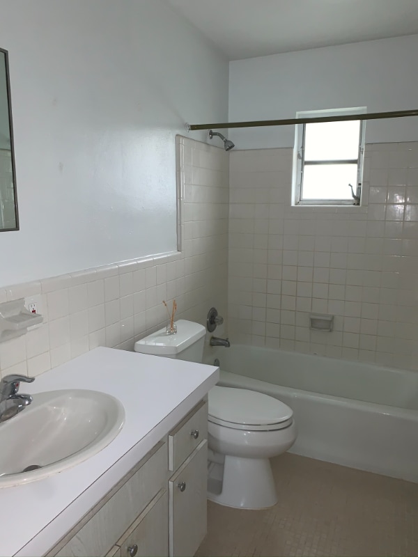 Building Photo - 627 92nd Ave N