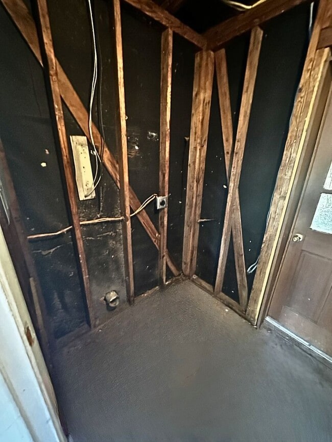 Building Photo - Mesmorizing 3 Bedroom