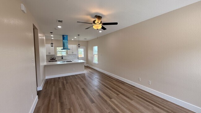 Building Photo - 2619 Creekview Dr