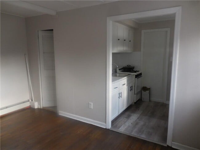 Building Photo - 14 Maurice Ln