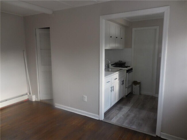 Building Photo - 14 Maurice Ln