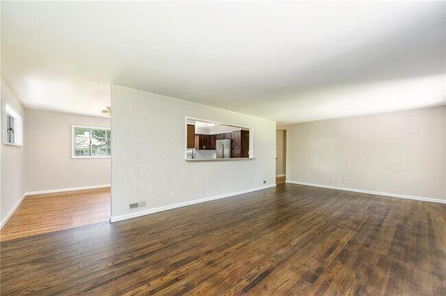 Building Photo - 4293 Rickenbacker Way NE