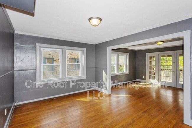 Building Photo - 3223 E 8th St