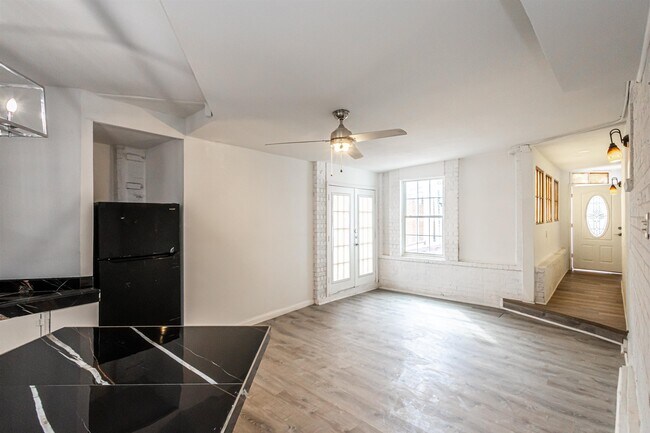 Building Photo - 1420 Corpus Christi St