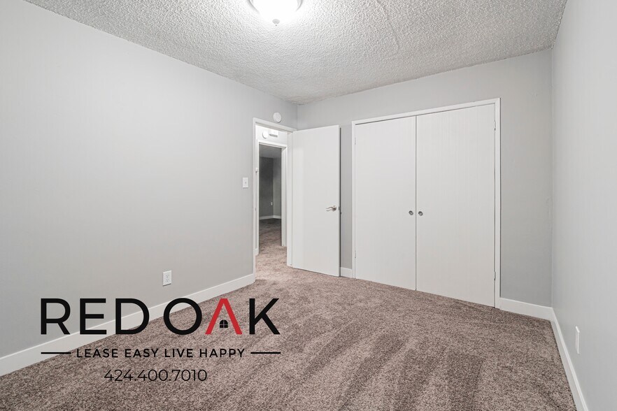 Building Photo - 690 S Riverside Ave