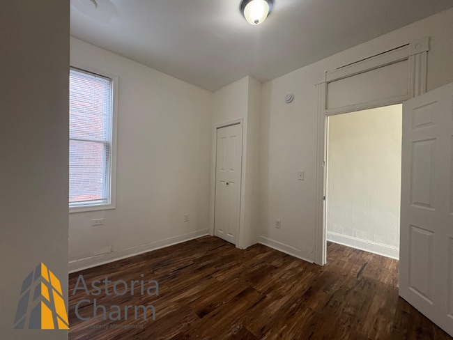 Building Photo - Modern 4-Bedroom with Yard & Easy Downtown...