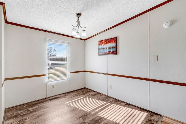 Building Photo - 3 Bedroom/2 Bathroom Equine Farm Home