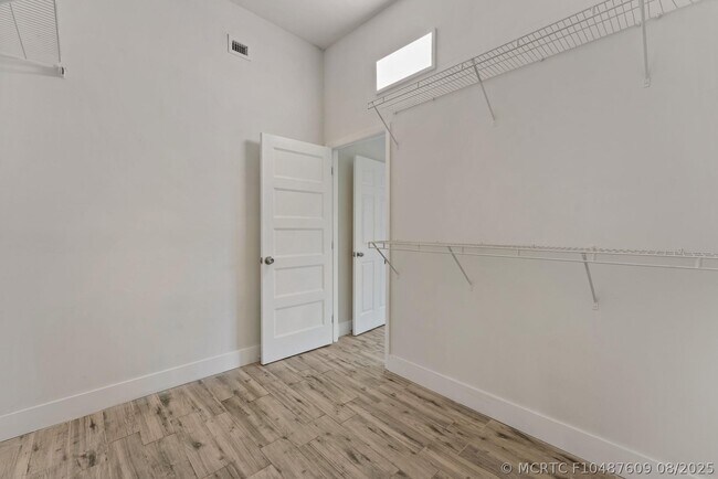 Building Photo - 4620 NE 18th Ave