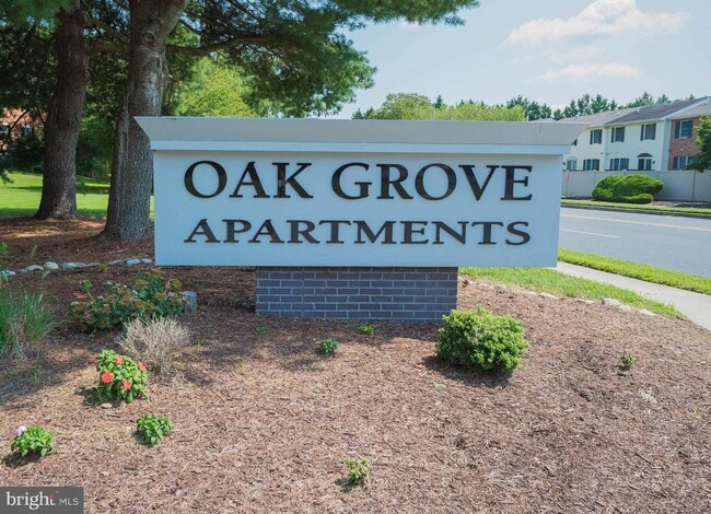 Building Photo - 804 College Ln