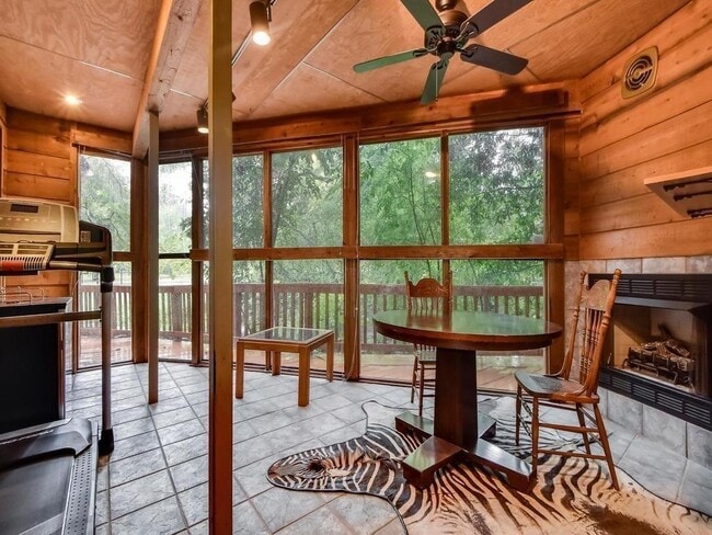 Building Photo - 800 Leonard St