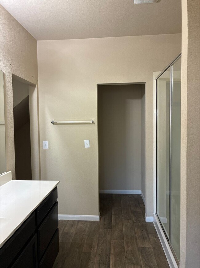Building Photo - **Move-In Bonus! $500 Amazon Gift Card with 12-Month Lease at Current Rent**