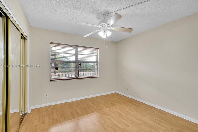 Building Photo - 1100 NW 87th Ave