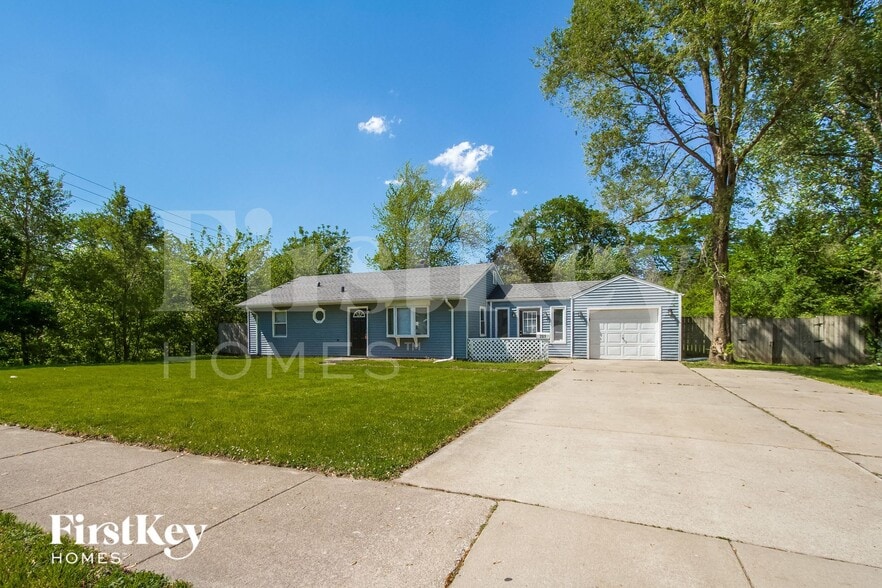 Building Photo - 201 W 10th St