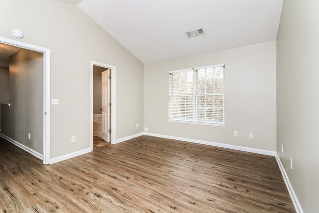 Building Photo - 168 Springbottom Dr SE