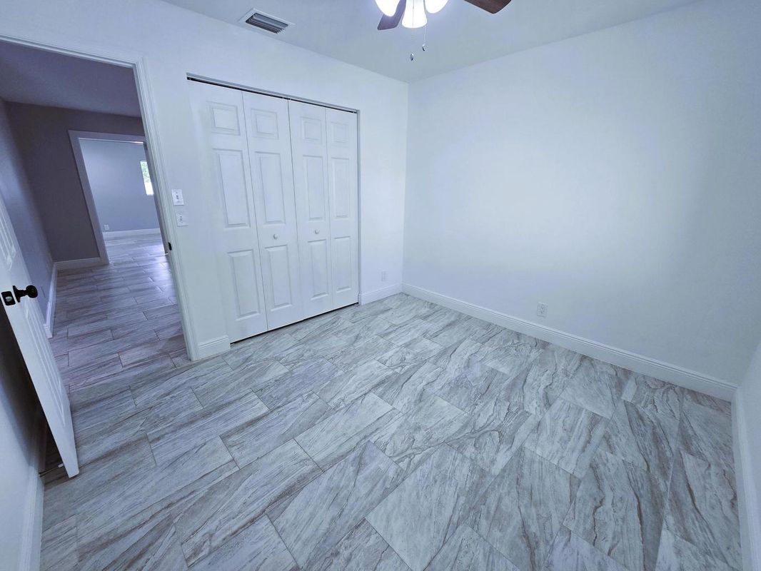 Building Photo - 324 S Chillingworth Dr