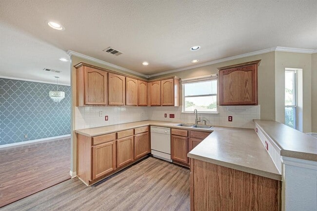 Building Photo - 903 Estate Dr